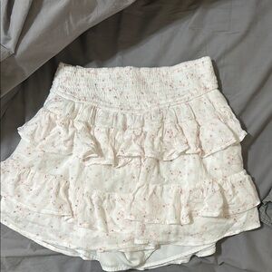 White Bubble Mini Skirt with Ruffled Tiered Design for Casual Wear